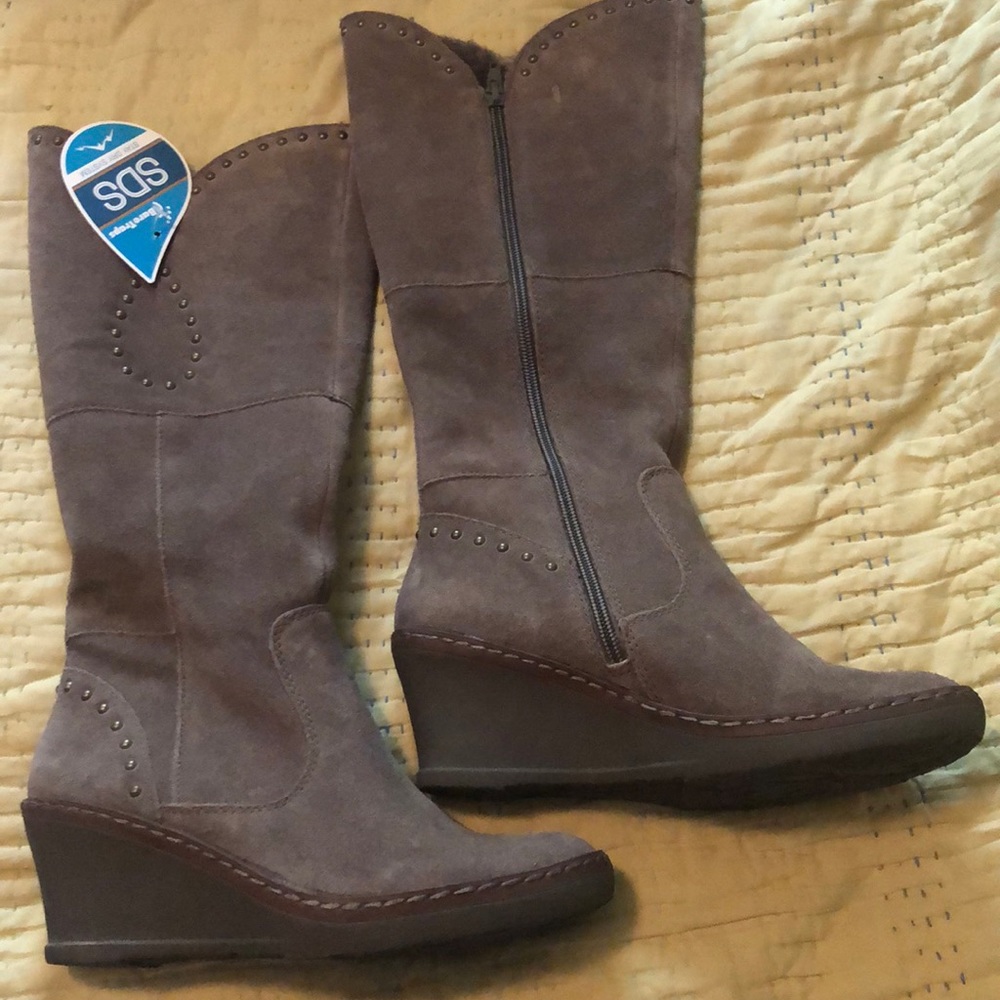 BareTraps Onessa 6.5 Suede fleece lined boots